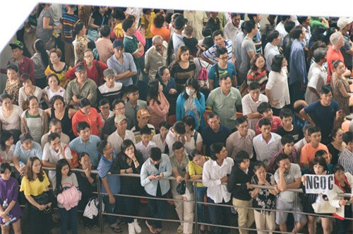 san bay tan son nhát 'kẹt cúng' vi viet kieu ve tet qua dong - 4