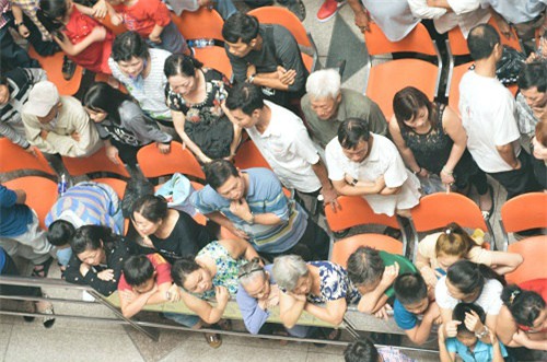 san bay tan son nhát 'kẹt cúng' vi viet kieu ve tet qua dong - 7