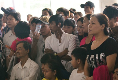 san bay tan son nhát 'kẹt cúng' vi viet kieu ve tet qua dong - 9