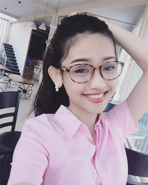 Thúy Vi 'khoác' nhan sắc mới du xuân - 1