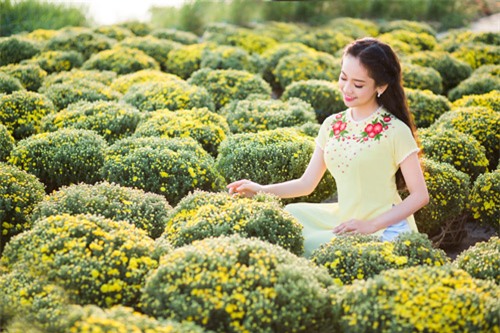 Thúy Vi 'khoác' nhan sắc mới du xuân - 4