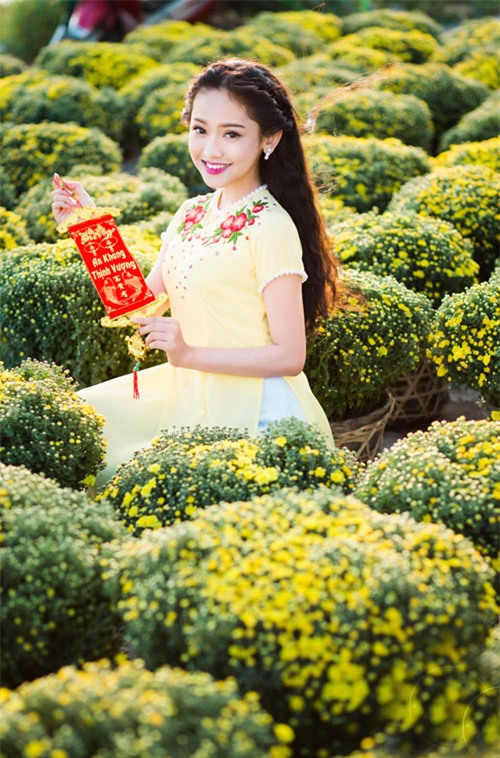 Thúy Vi 'khoác' nhan sắc mới du xuân - 5