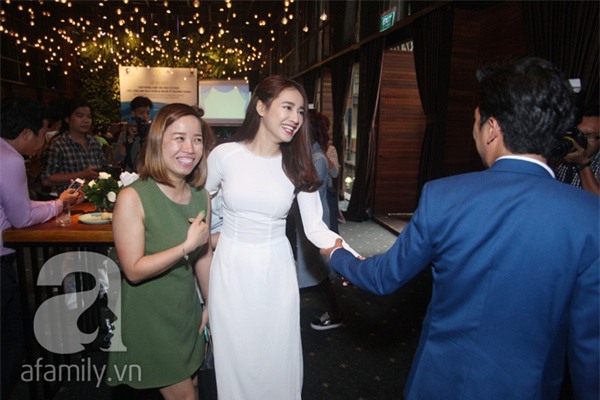 Trường Giang nghịch tóc, quấn quít bên Nhã Phương tại sự kiện