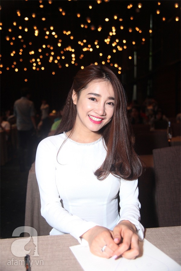 Trường Giang nghịch tóc, quấn quít bên Nhã Phương tại sự kiện