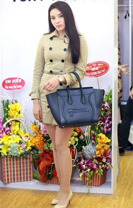 Hoa hậu Kỳ Duyên,HH Kỳ Duyên,Showbiz Việt tuần qua HH Kỳ Duyên bị chê tơi tả khi mặc áo vest với quần hoa