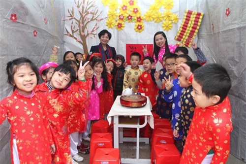 hoc sinh tieu hoc nguong ngung goi banh chung tet - 11