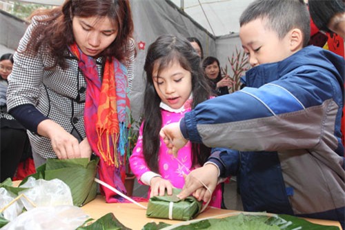 hoc sinh tieu hoc nguong ngung goi banh chung tet - 4