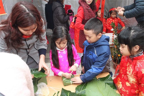 hoc sinh tieu hoc nguong ngung goi banh chung tet - 5