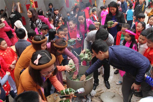 hoc sinh tieu hoc nguong ngung goi banh chung tet - 7