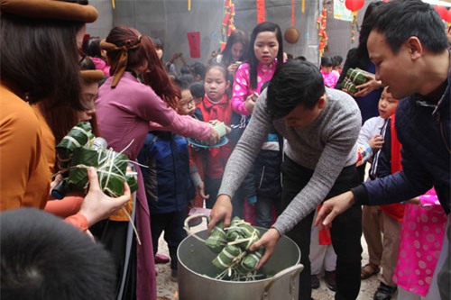 hoc sinh tieu hoc nguong ngung goi banh chung tet - 8