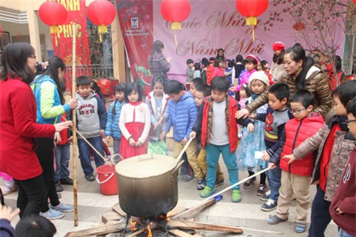 hoc sinh tieu hoc nguong ngung goi banh chung tet - 9