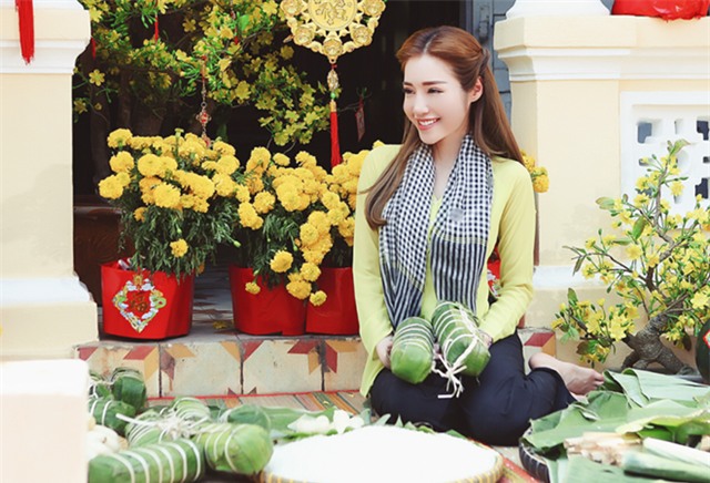 Elly Trần chụp ảnh Tết cùng con gái