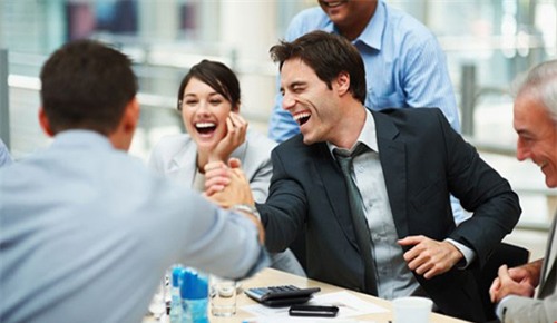 4 dieu de tro thanh mot dong nghiep tot noi cong so - 1