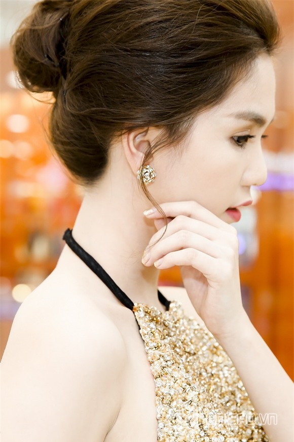 Ngọc Trinh khoe vòng eo hoàn hảo 2