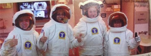 Cô giáo, cô giáo Việt, Trung tâm Vũ trụ, Tên lửa Hoa Kỳ