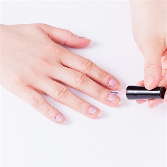 Vẽ móng đẹp với 2 gam màu pastel chơi Tết