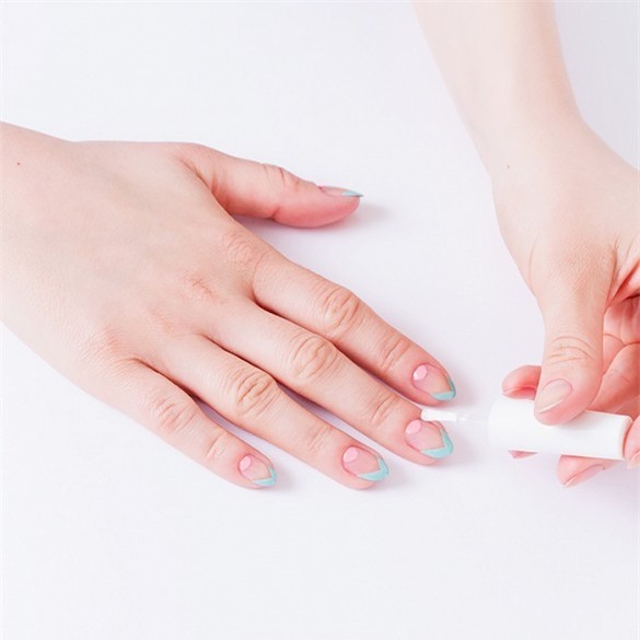 Vẽ móng đẹp với 2 gam màu pastel chơi Tết