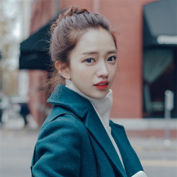 4 kiểu tóc giúp bạn xinh nhất với áo dài dịp Tết này - Ảnh 13.