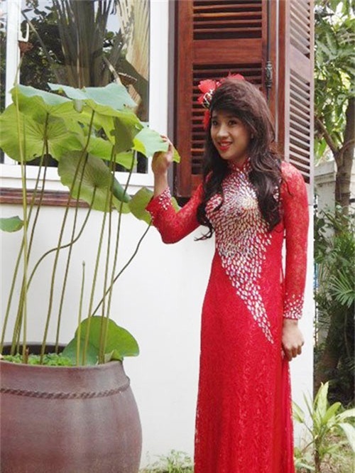 Nếu không nhìn kỹ chẳng ai nghĩ rằng đây là một Trấn Thành nam tính trên sân khấu.