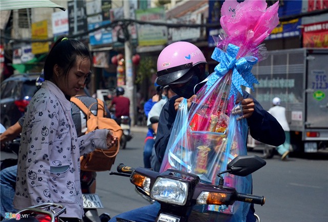 Hà Nội, Sài Gòn ngập tràn không khí Tết