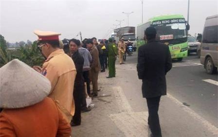 tai nạn giao thông, Hà Nam, xe nằm dưới ruộng