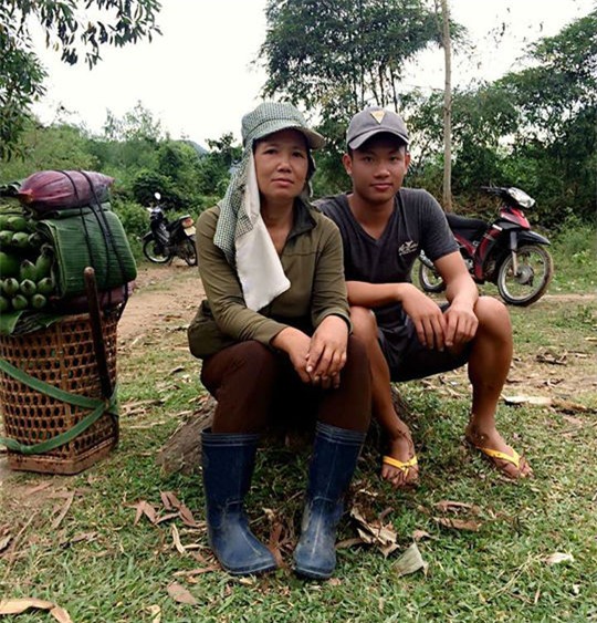 nghi tet, cau thu hagl ve que... ban chuoi kiem tien hinh anh 3