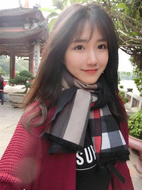 Cô bé trà sữa của Việt Nam được báo Trung ca ngợi là nữ thần hoa đào - Ảnh 4.