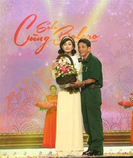 Cô gái rửa chén thành quán quân Solo cùng Bolero