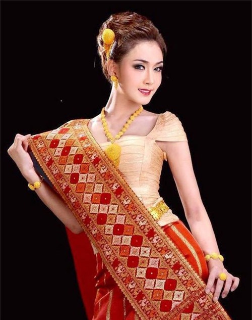 trang phục đón tết, trang phục đón tết Việt Nam, trang phục đón tết Lào