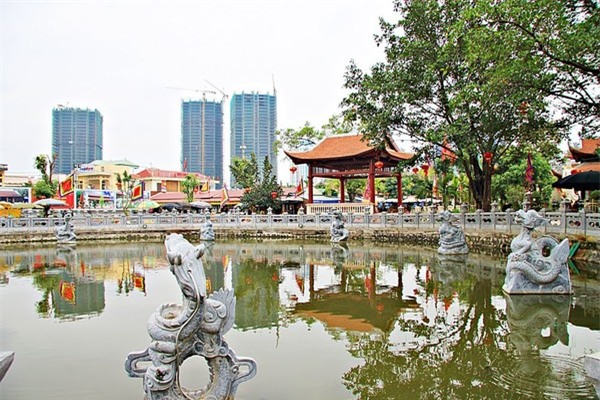 Địa điểm nổi tiếng linh thiêng để đi lễ đầu năm ở Hà Nội 8