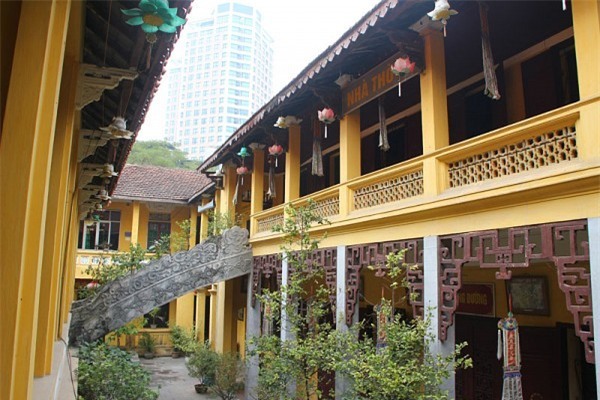 Những đền, chùa được thăm viếng nhiều nhất ngày rằm 12