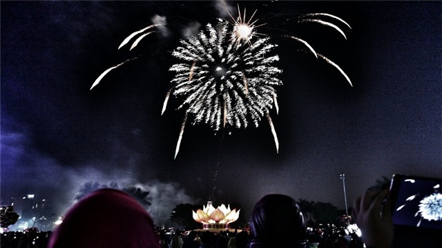 Tết nguyên đán,Tết Bính Thân, pháo hoa