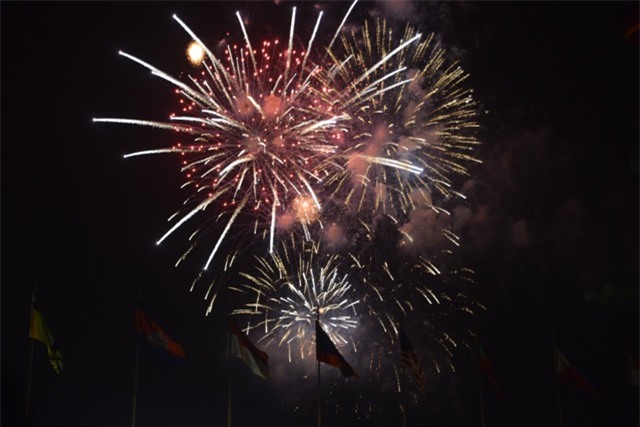 Tết nguyên đán,Tết Bính Thân, pháo hoa