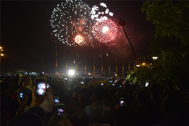 Tết nguyên đán,Tết Bính Thân, pháo hoa