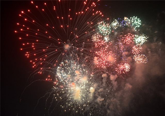Tết nguyên đán,Tết Bính Thân, pháo hoa