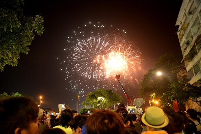 Tết nguyên đán,Tết Bính Thân, pháo hoa