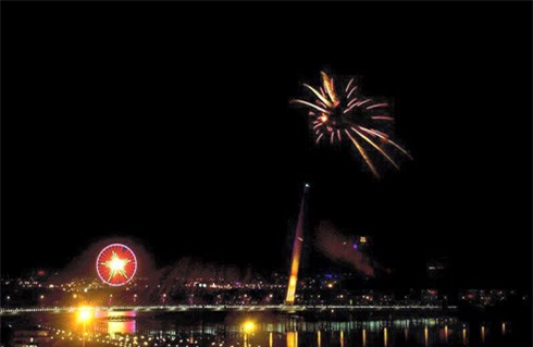 Tết nguyên đán,Tết Bính Thân, pháo hoa