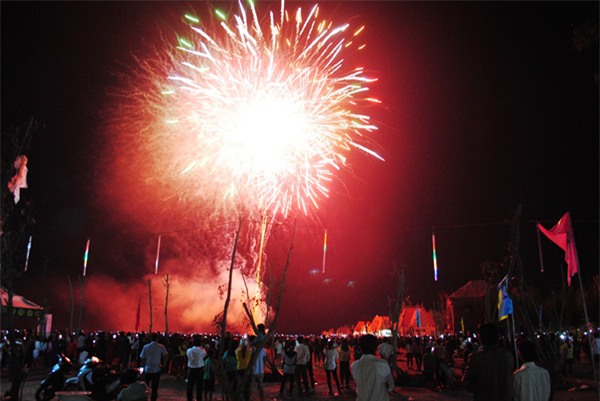 Tết nguyên đán,Tết Bính Thân, pháo hoa