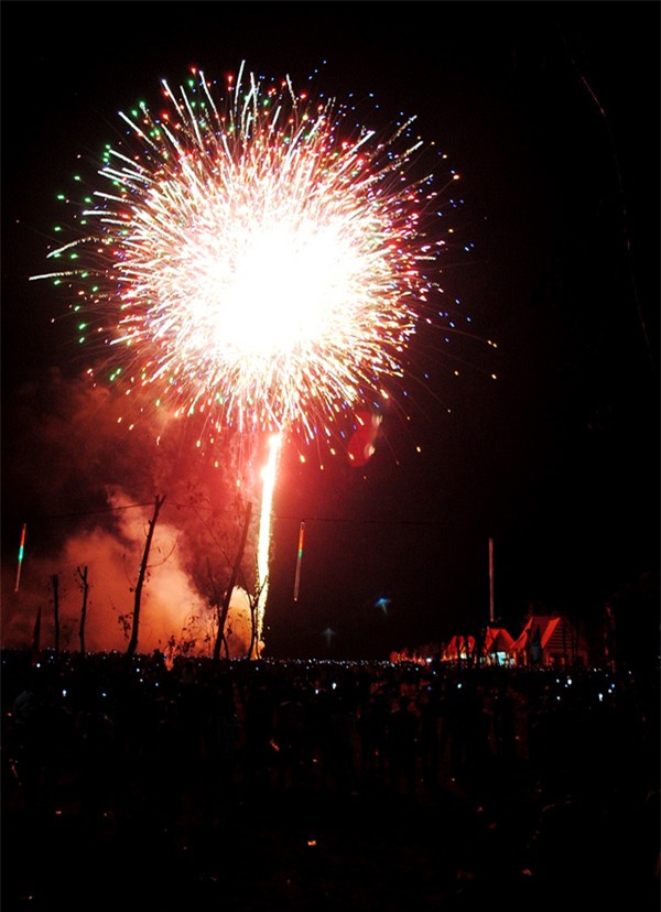 Tết nguyên đán,Tết Bính Thân, pháo hoa