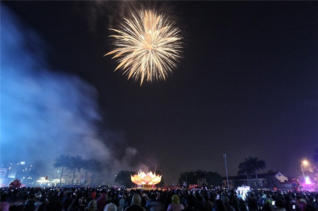 Tết nguyên đán,Tết Bính Thân, pháo hoa