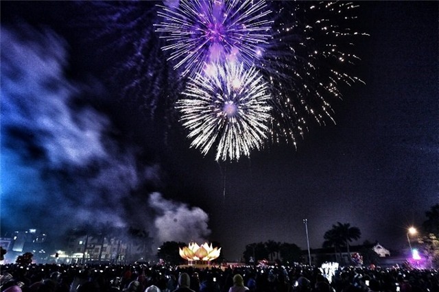 Tết nguyên đán,Tết Bính Thân, pháo hoa