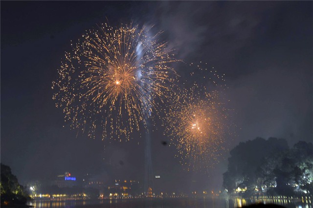 Tết nguyên đán,Tết Bính Thân, pháo hoa