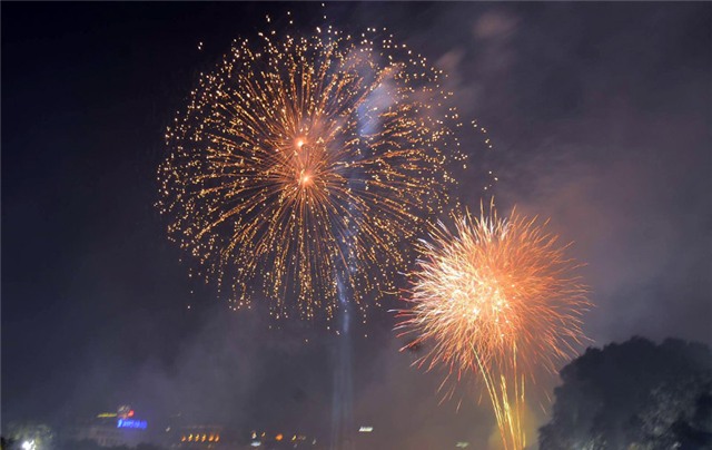 Tết nguyên đán,Tết Bính Thân, pháo hoa