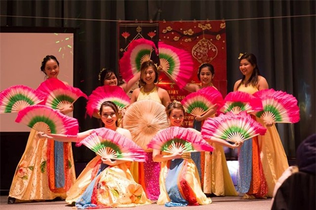 Du học sinh muôn phương đón Tết