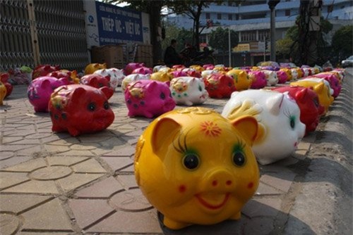 dau nam, dat tre di mua heo dat ve... 