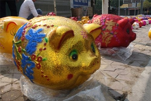 dau nam, dat tre di mua heo dat ve...