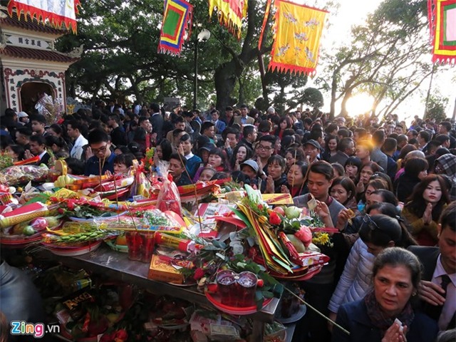 Kẹt cứng ở phủ Tây Hồ ngày đầu năm mới