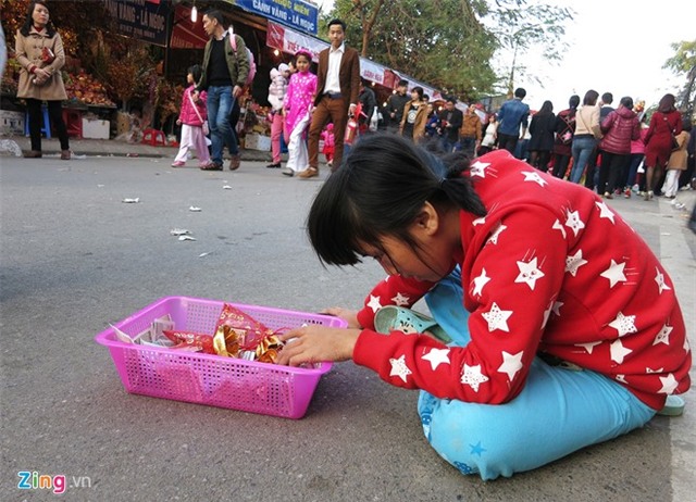 Kẹt cứng ở phủ Tây Hồ ngày đầu năm mới