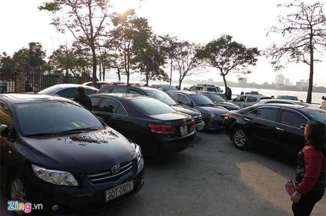 Kẹt cứng ở phủ Tây Hồ ngày đầu năm mới