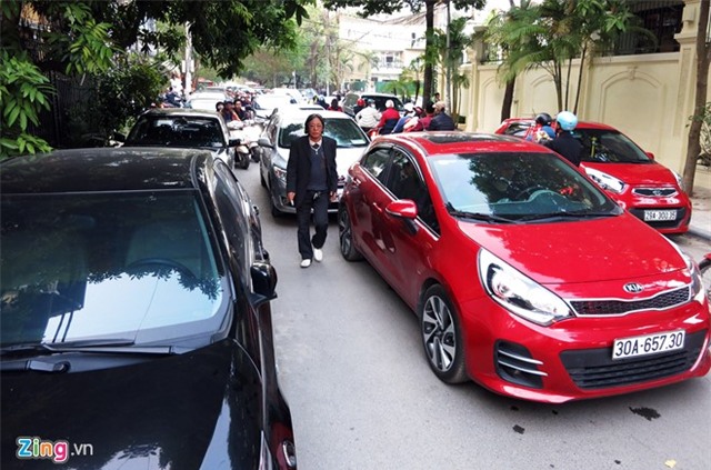 Kẹt cứng ở phủ Tây Hồ ngày đầu năm mới